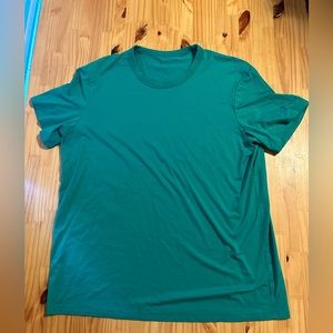 Men’s lululemon tshirt size xl